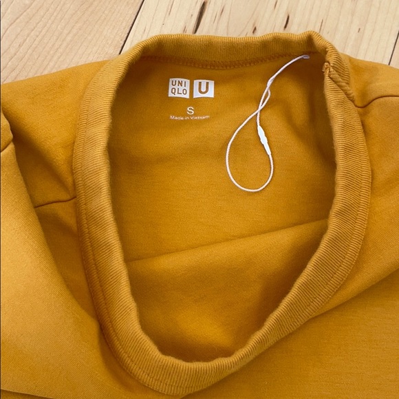 Uniqlo mustard yellow cotton t-shirt - Picture 2 of 4